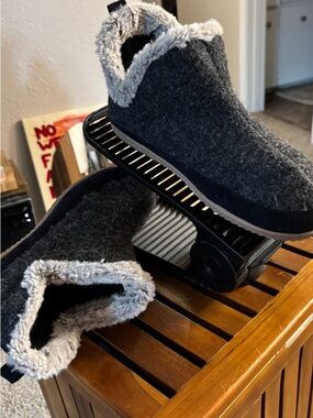 dearfoams Heathered Gray Plush-Lined Slip-On Slipper Boot